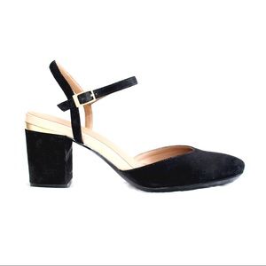 Calvin Klein round toes strap pump